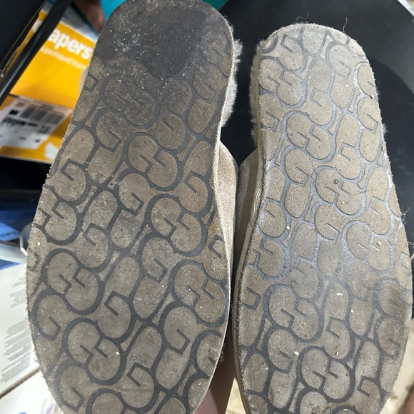 Ugg slippers - Picture 2 of 3